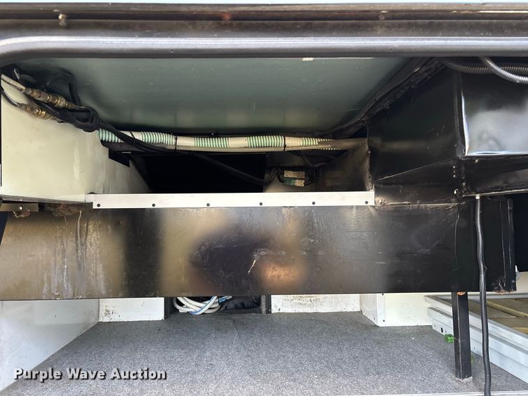 image for item FG0720 2005 Winnebago Vectra RV