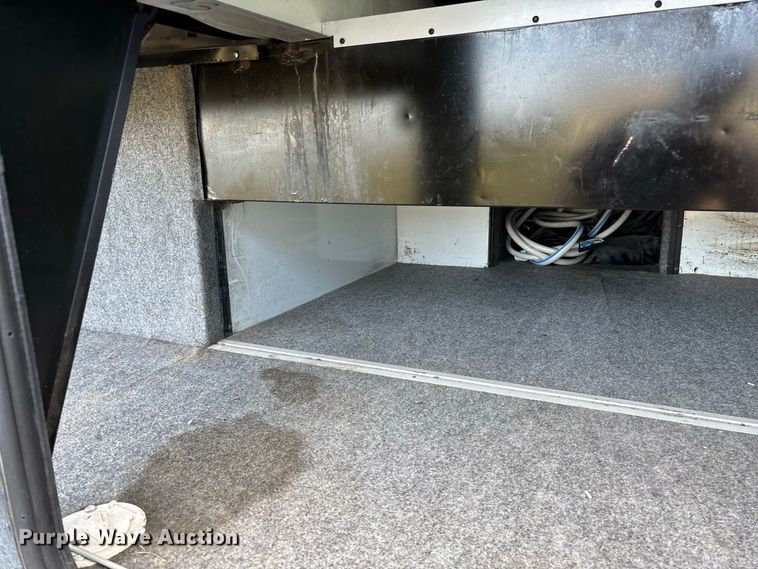 image for item FG0720 2005 Winnebago Vectra RV