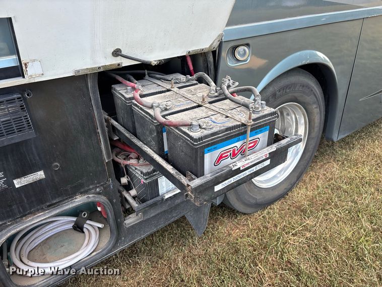 image for item FG0720 2005 Winnebago Vectra RV