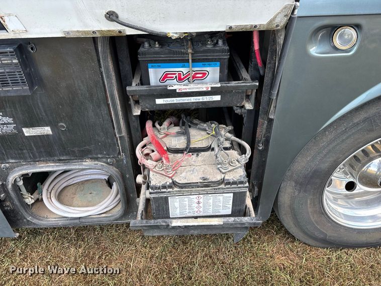 image for item FG0720 2005 Winnebago Vectra RV
