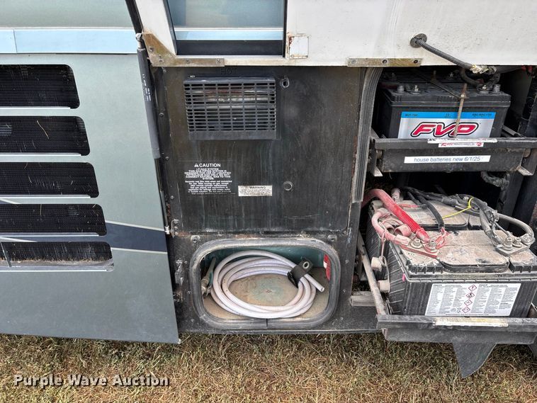image for item FG0720 2005 Winnebago Vectra RV