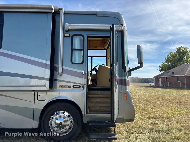 image for item FG0720 2005 Winnebago Vectra RV