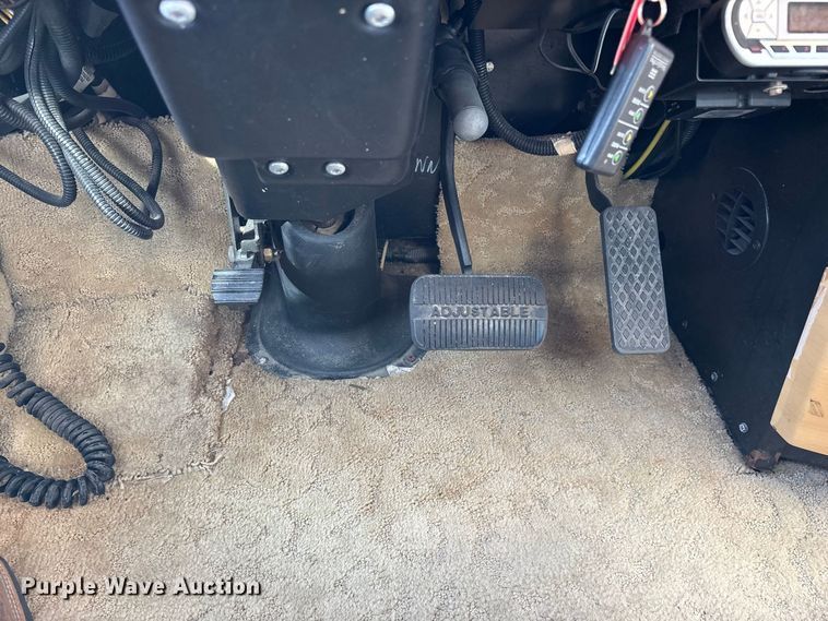 image for item FG0720 2005 Winnebago Vectra RV