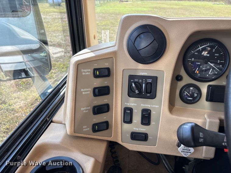image for item FG0720 2005 Winnebago Vectra RV