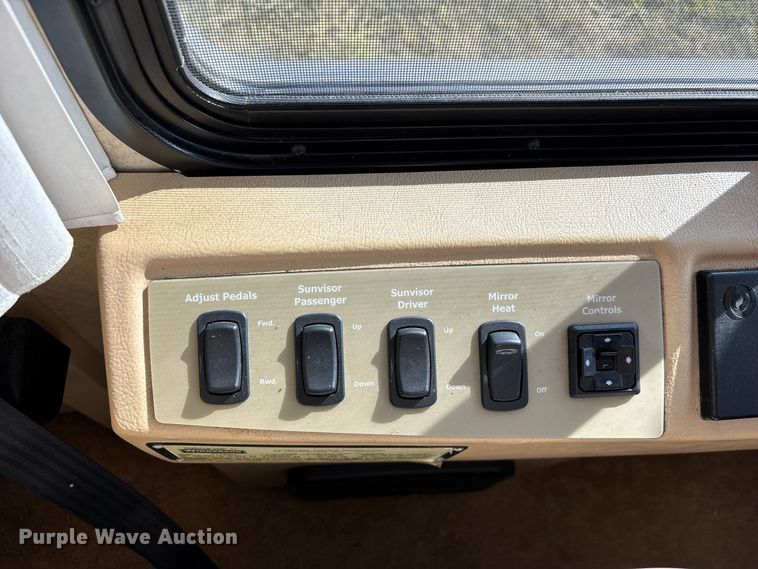 image for item FG0720 2005 Winnebago Vectra RV