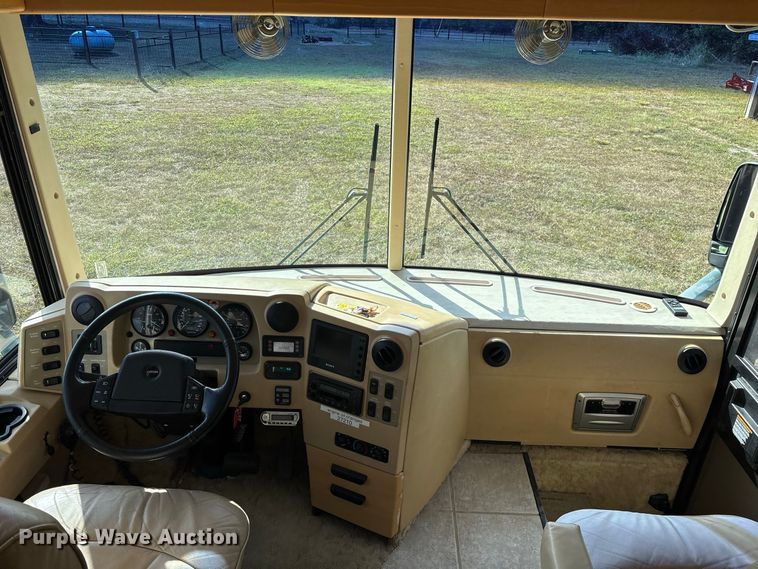 image for item FG0720 2005 Winnebago Vectra RV