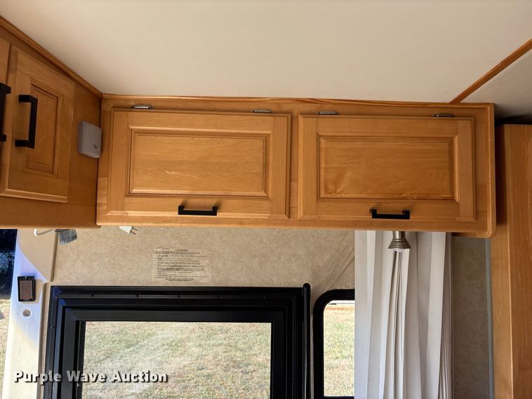 image for item FG0720 2005 Winnebago Vectra RV