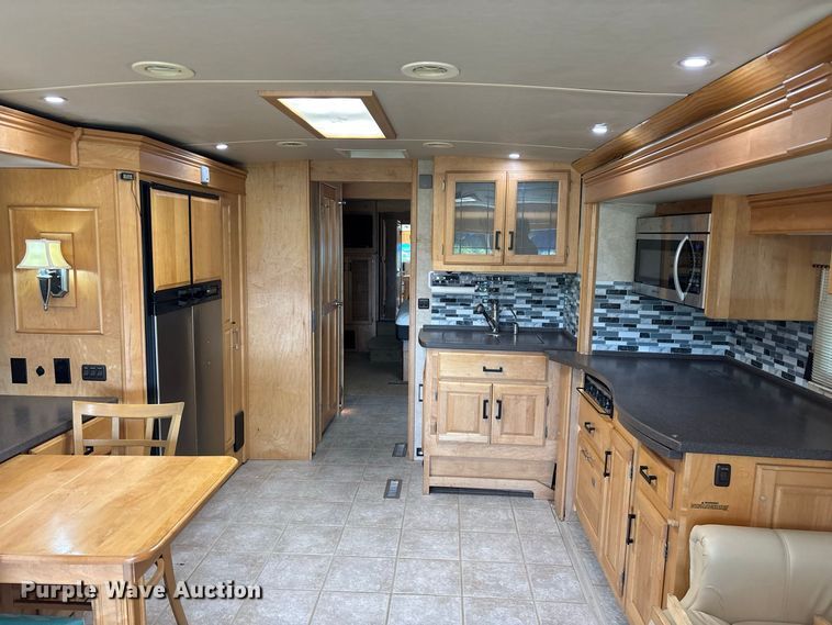 image for item FG0720 2005 Winnebago Vectra RV