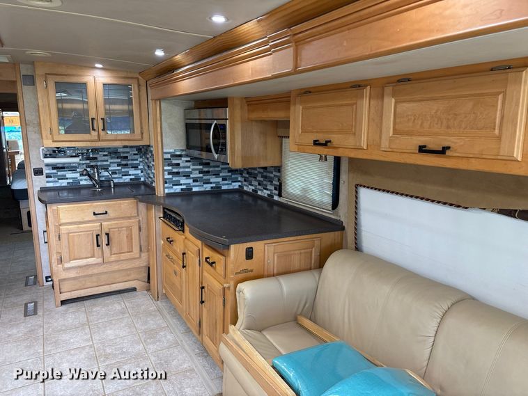 image for item FG0720 2005 Winnebago Vectra RV