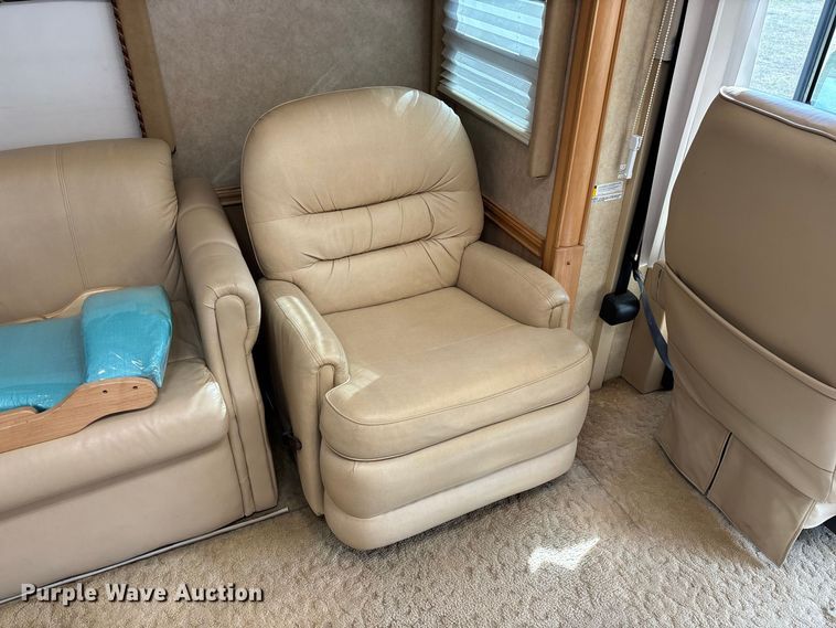 image for item FG0720 2005 Winnebago Vectra RV