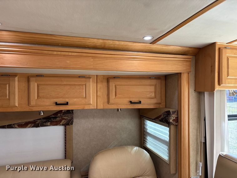 image for item FG0720 2005 Winnebago Vectra RV