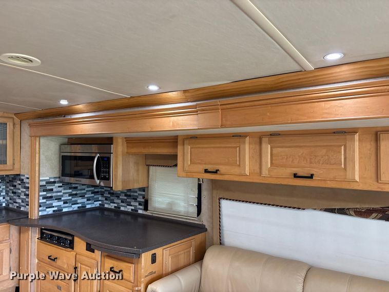 image for item FG0720 2005 Winnebago Vectra RV