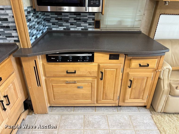 image for item FG0720 2005 Winnebago Vectra RV