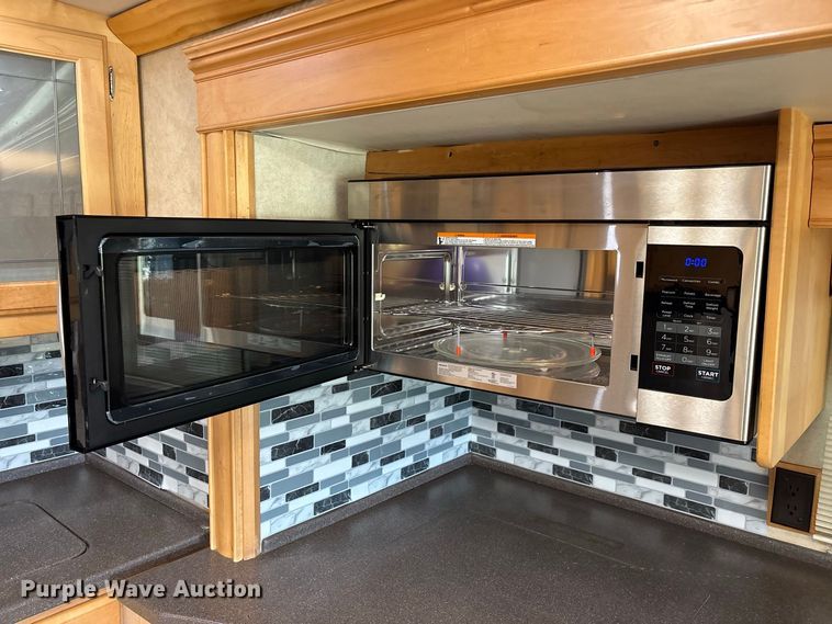 image for item FG0720 2005 Winnebago Vectra RV