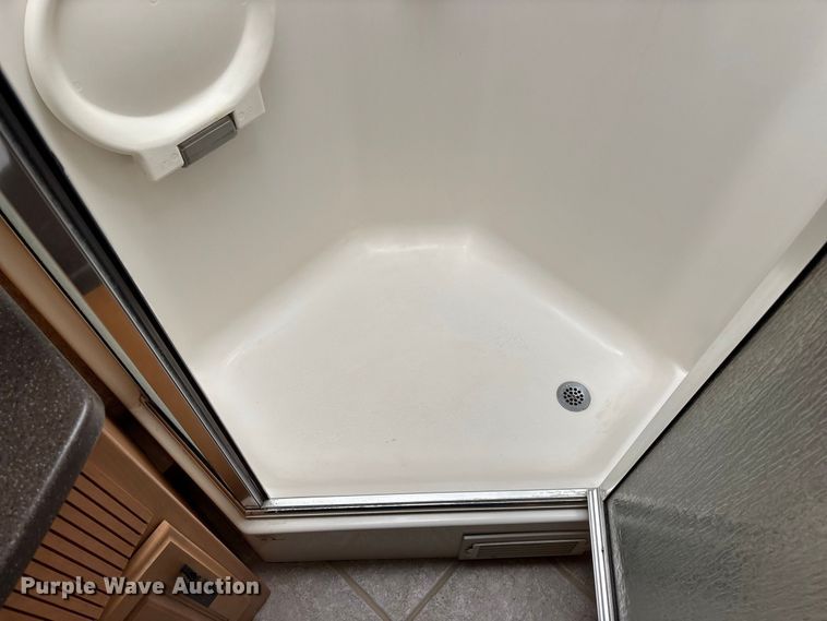 image for item FG0720 2005 Winnebago Vectra RV