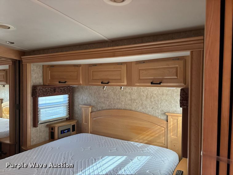 image for item FG0720 2005 Winnebago Vectra RV