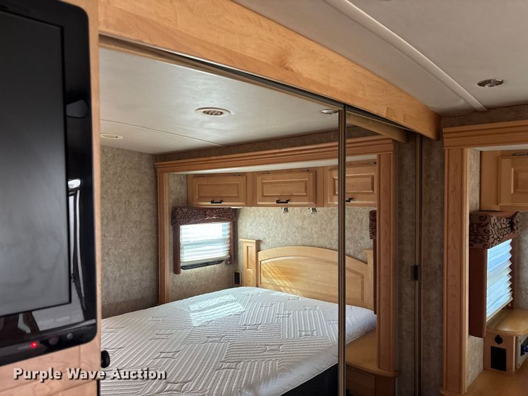 image for item FG0720 2005 Winnebago Vectra RV