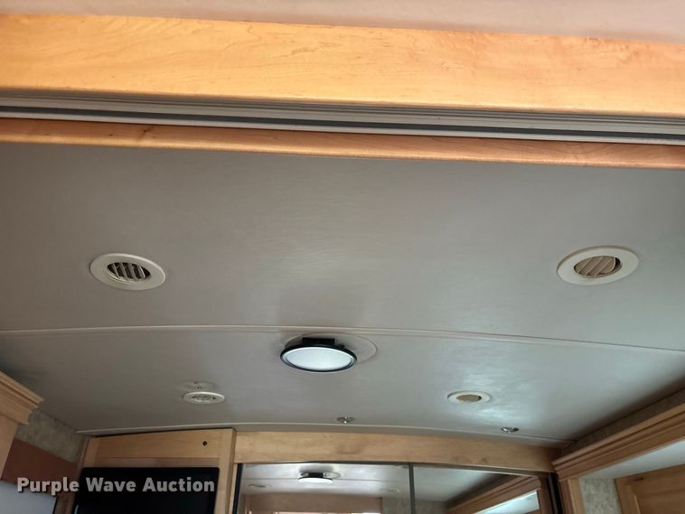 image for item FG0720 2005 Winnebago Vectra RV