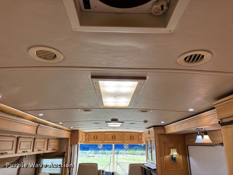 image for item FG0720 2005 Winnebago Vectra RV