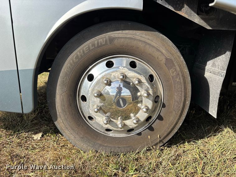 image for item FG0720 2005 Winnebago Vectra RV