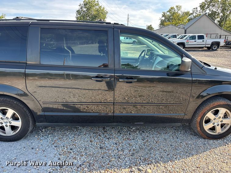image for item FG0723 2010 Dodge Grand Caravan van