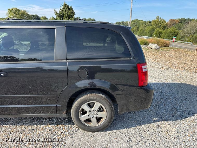 image for item FG0723 2010 Dodge Grand Caravan van