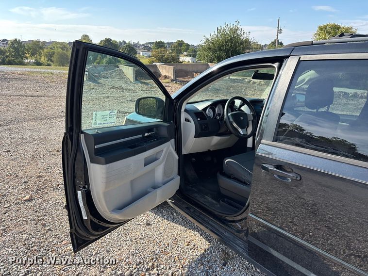 image for item FG0723 2010 Dodge Grand Caravan van