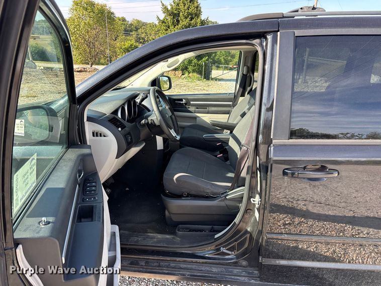 image for item FG0723 2010 Dodge Grand Caravan van
