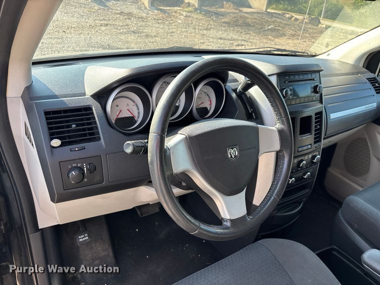 image for item FG0723 2010 Dodge Grand Caravan van