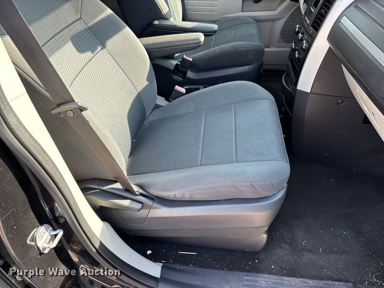 image for item FG0723 2010 Dodge Grand Caravan van