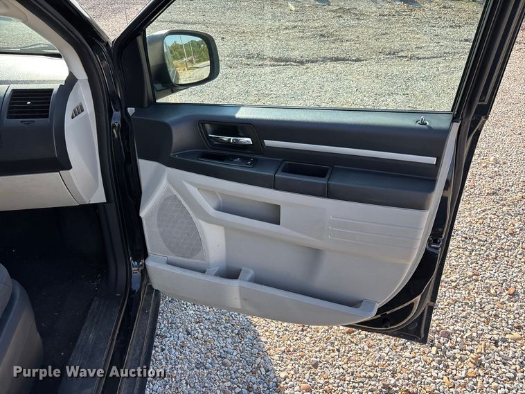 image for item FG0723 2010 Dodge Grand Caravan van