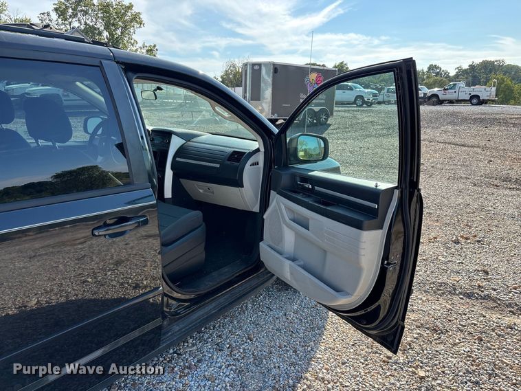 image for item FG0723 2010 Dodge Grand Caravan van