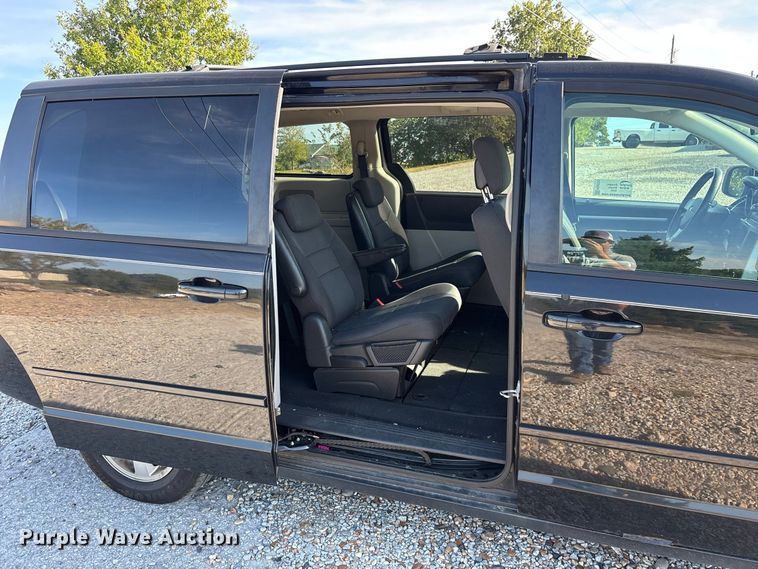 image for item FG0723 2010 Dodge Grand Caravan van