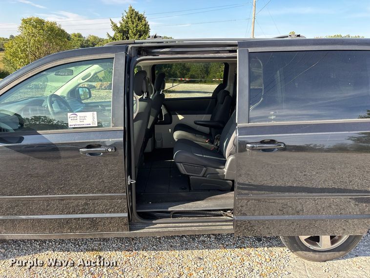 image for item FG0723 2010 Dodge Grand Caravan van