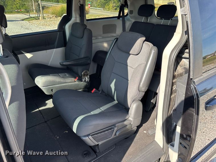 image for item FG0723 2010 Dodge Grand Caravan van