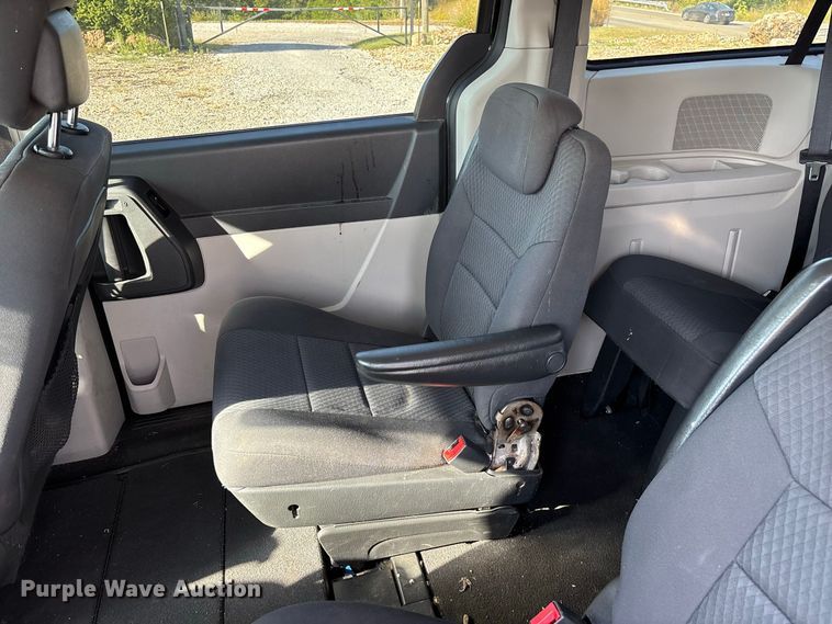 image for item FG0723 2010 Dodge Grand Caravan van