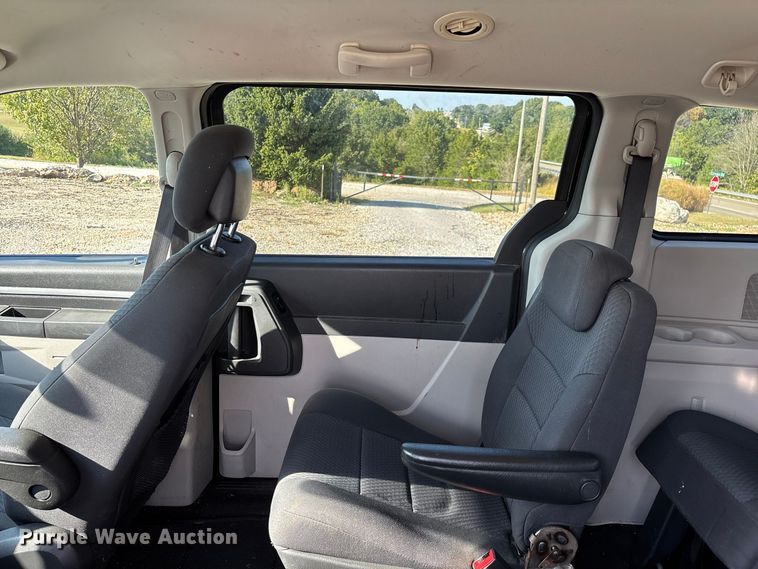 image for item FG0723 2010 Dodge Grand Caravan van