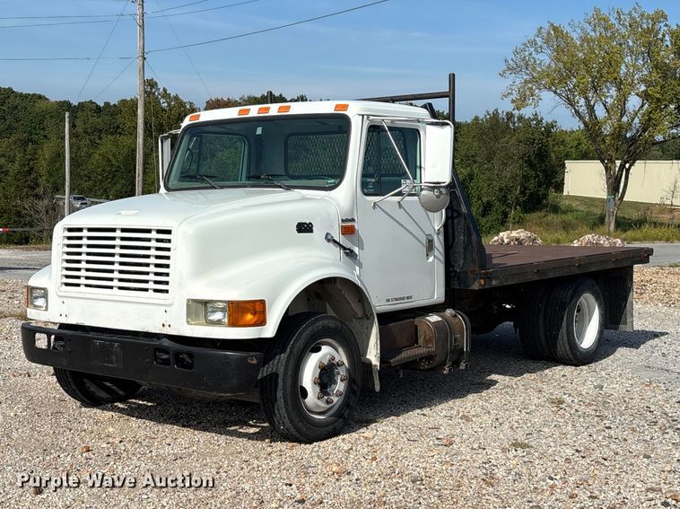2000 International 4700 Lo-Profile flatbed truck