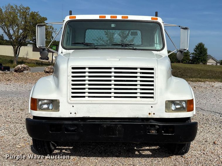 image for item FG0724 2000 International 4700 Lo-Profile flatbed truck