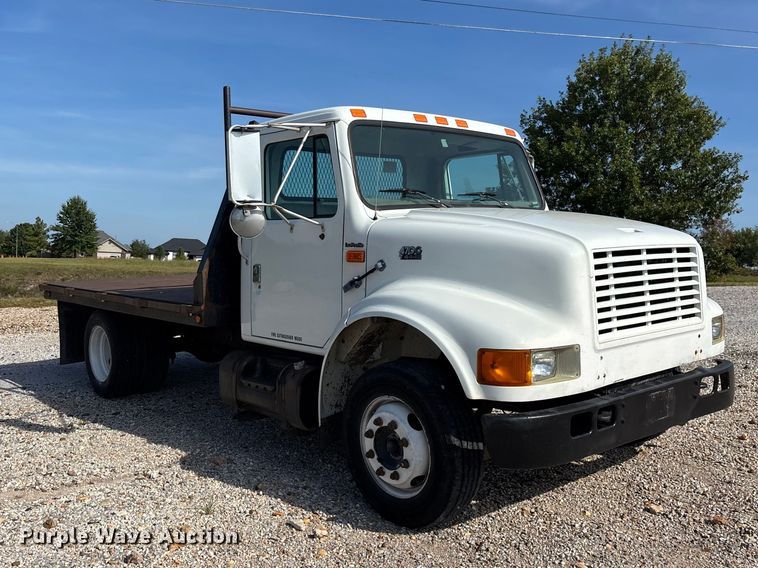 image for item FG0724 2000 International 4700 Lo-Profile flatbed truck