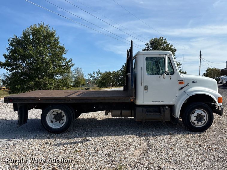image for item FG0724 2000 International 4700 Lo-Profile flatbed truck