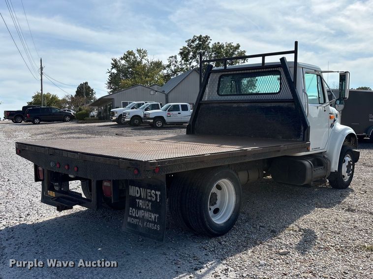 image for item FG0724 2000 International 4700 Lo-Profile flatbed truck