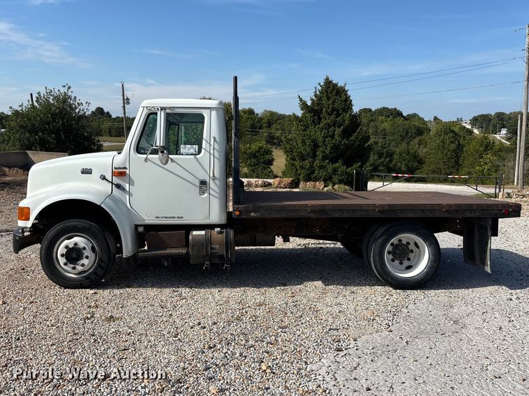 image for item FG0724 2000 International 4700 Lo-Profile flatbed truck