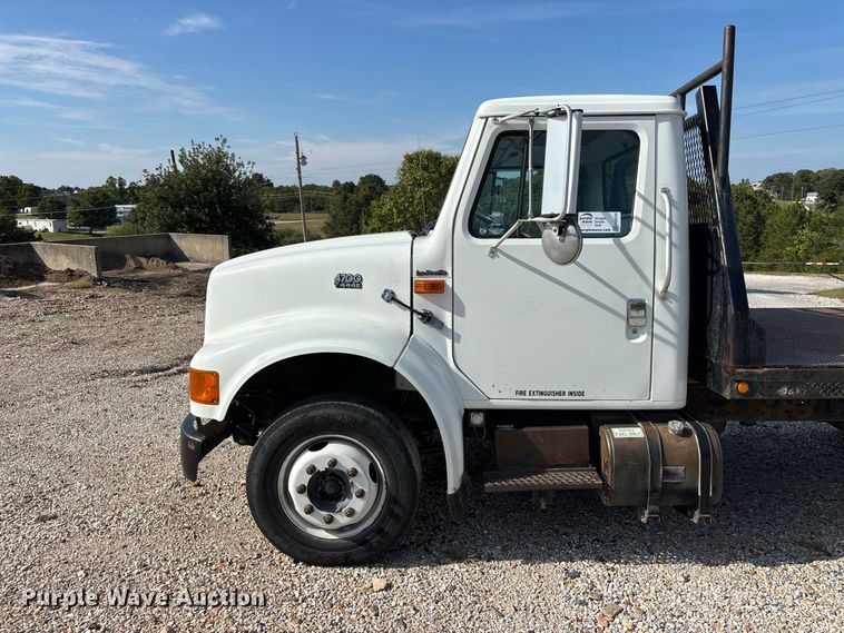 image for item FG0724 2000 International 4700 Lo-Profile flatbed truck