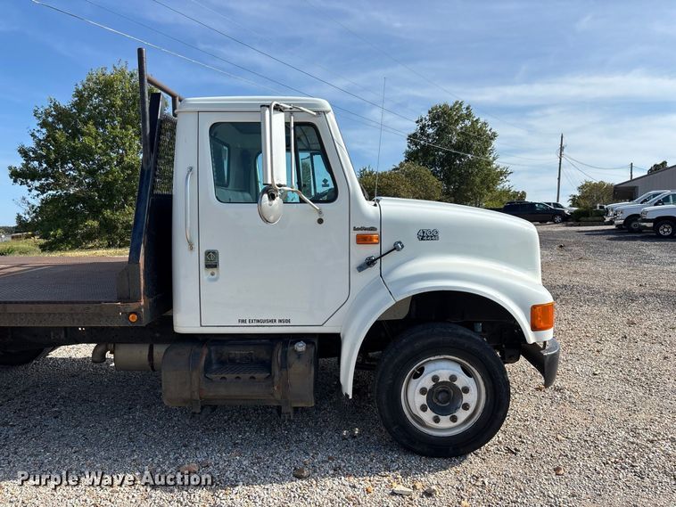 image for item FG0724 2000 International 4700 Lo-Profile flatbed truck