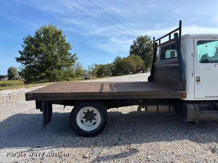 image for item FG0724 2000 International 4700 Lo-Profile flatbed truck