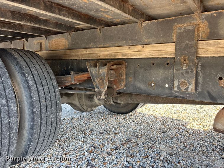 image for item FG0724 2000 International 4700 Lo-Profile flatbed truck