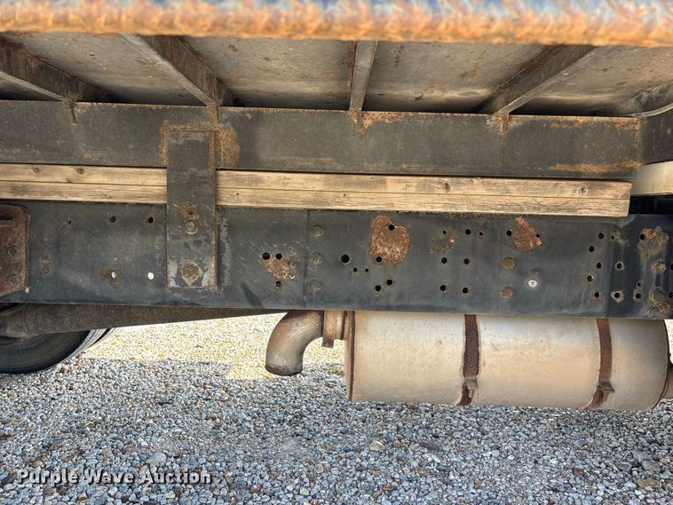 image for item FG0724 2000 International 4700 Lo-Profile flatbed truck