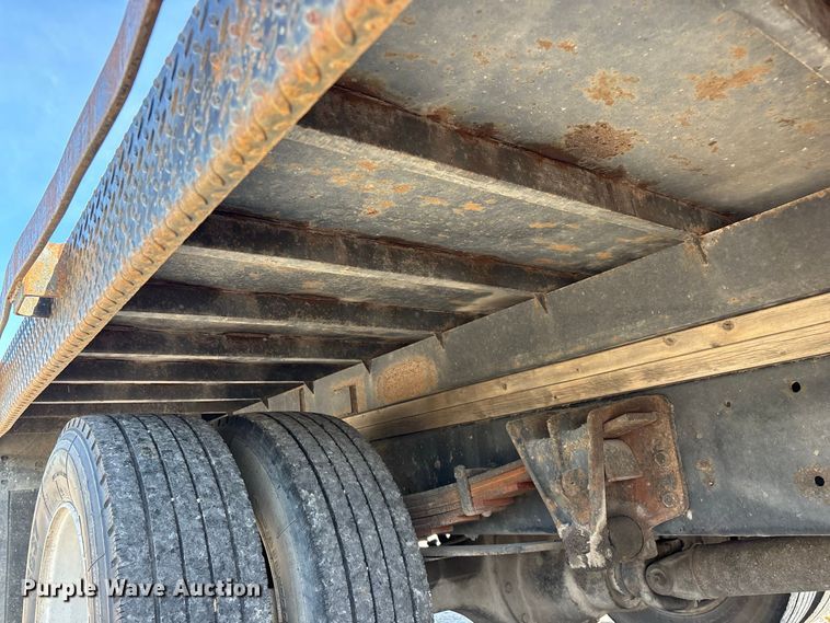 image for item FG0724 2000 International 4700 Lo-Profile flatbed truck