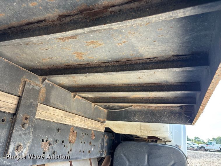 image for item FG0724 2000 International 4700 Lo-Profile flatbed truck
